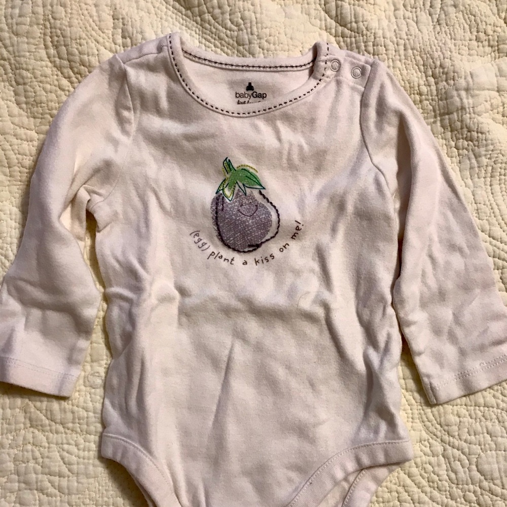 Adorable gap onesie. EUC